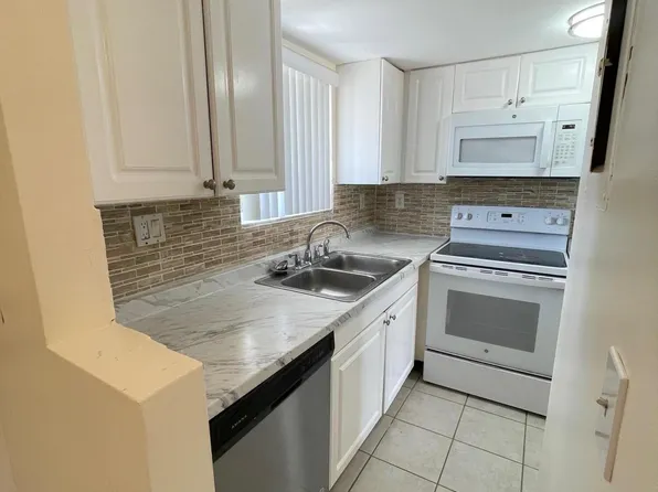 1501 Crescent Cir APT A6, Lake Park, FL 33403