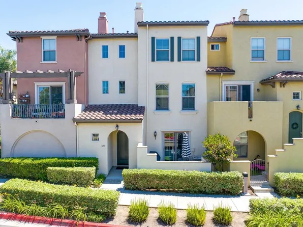 328 Bishop Dr, San Marcos, CA 92078