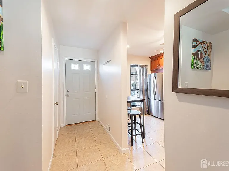 220 Hampshire Ct — Photo 15