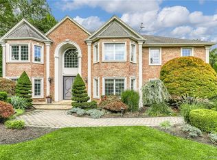 8 Van Winkle Rd, Monsey, NY 10952