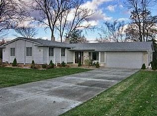 2775 Courville Dr, Bloomfield Hills, MI 48302