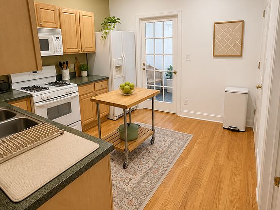 5th image of 2546 W Iowa St #1