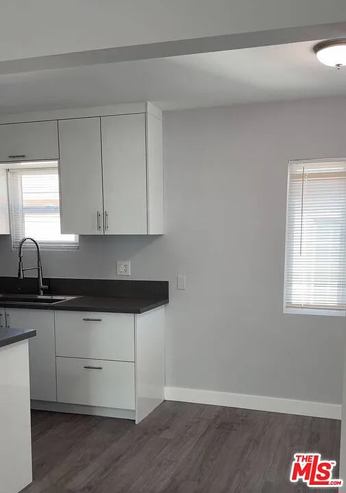 1 bed, 1.0 bath, 700 sqft, $2,400 — Photo 2