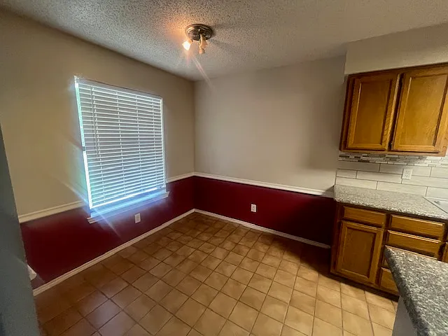 409 Walnut Creek Dr — Photo 2