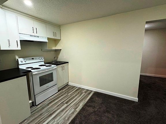 4th image of 148 Castlegreen Close NE #Basement