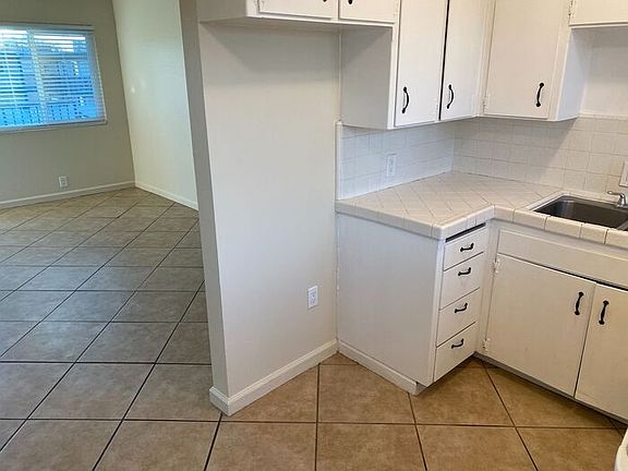 3rd image of 938 Illinois Ave #16