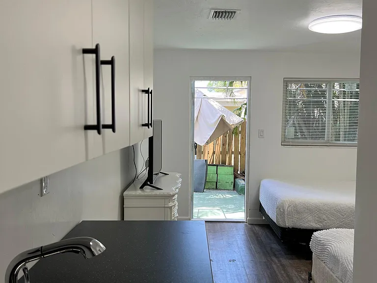 1416 SW 27th St — Photo 6