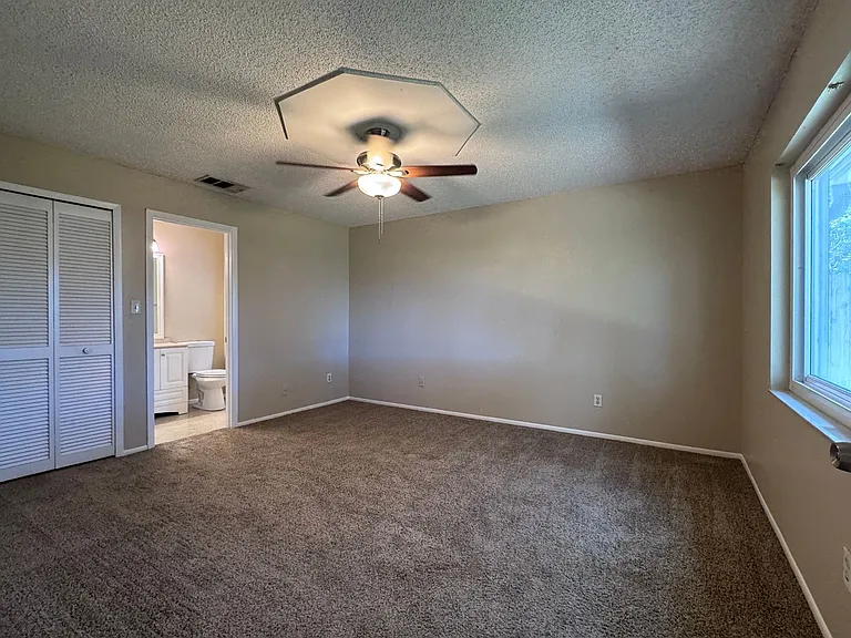 1135 Covington St — Photo 8