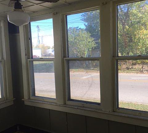 3rd image of 832 Moreland St