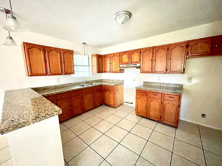 231 Malaga Dr — Photo 9