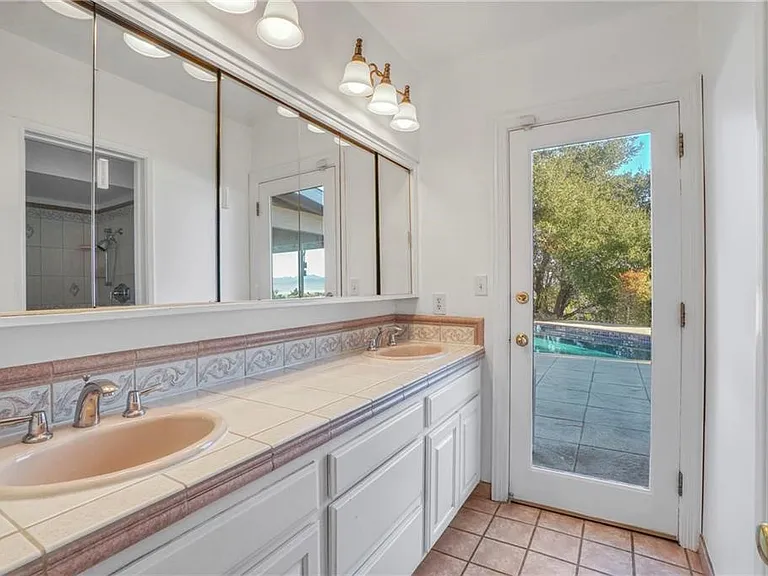 16922 Oak View Dr — Photo 16