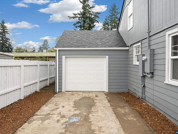 5th image of 795 Bieber St NE