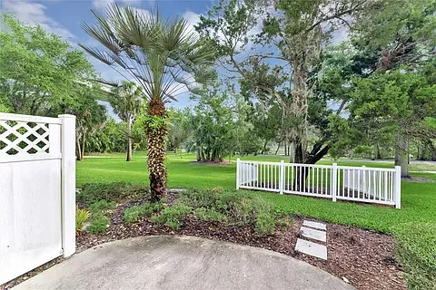 100 Palm Harbor Pkwy — Photo 41