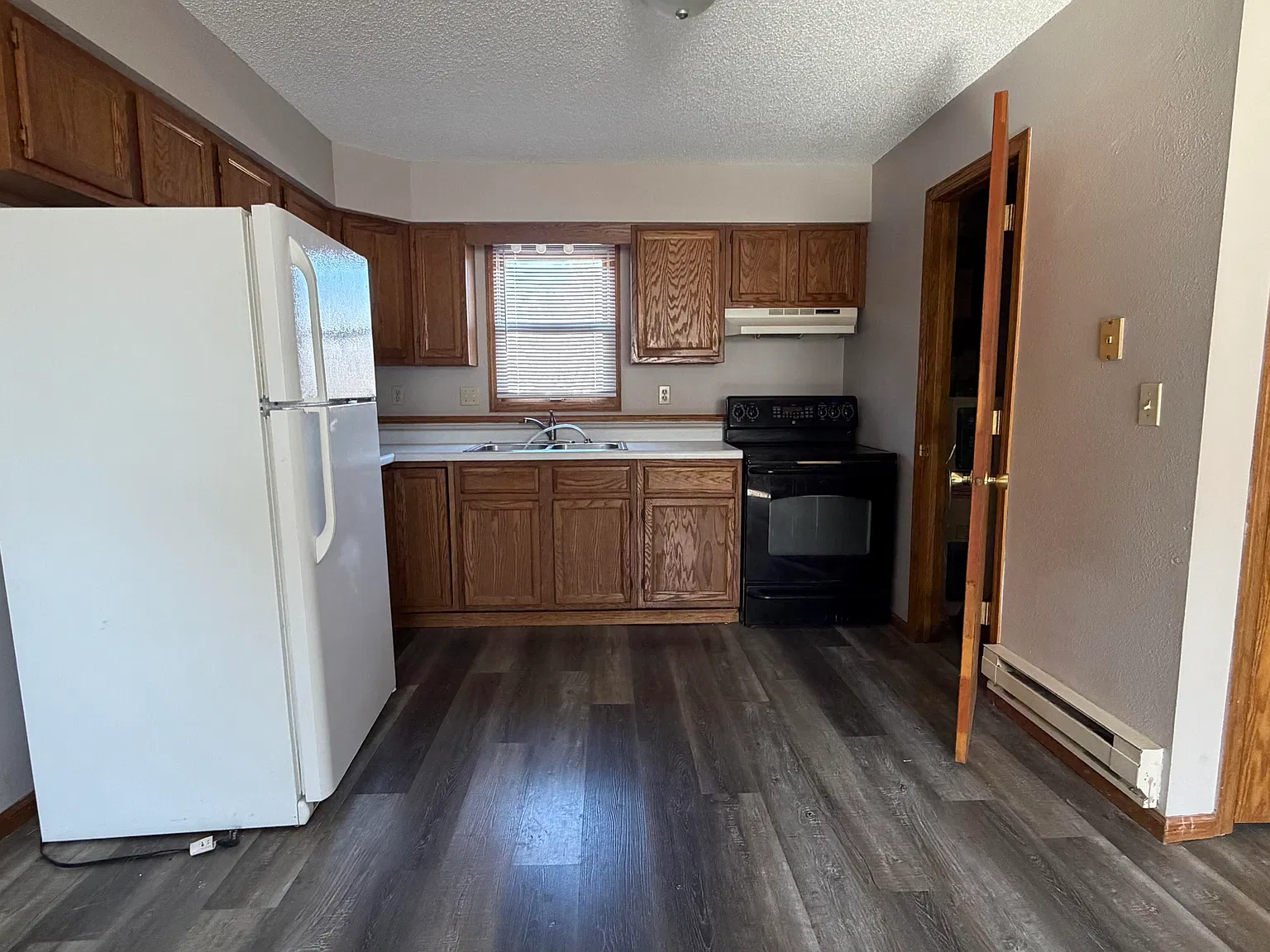 2 bed, $650 — Photo 2