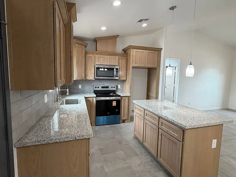 10643 E 46th Ln — Photo 7
