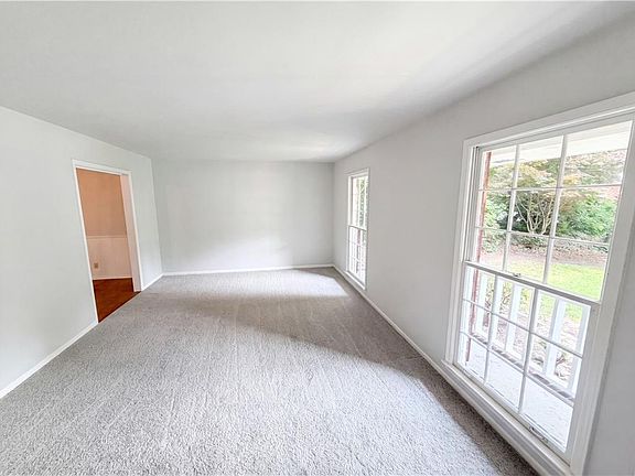 3rd image of 1271 Seven Springs Cir