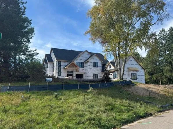 205 Deerwood Ln N, Plymouth, MN 55441