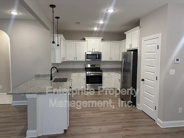 564 Holden Dr — Photo 9