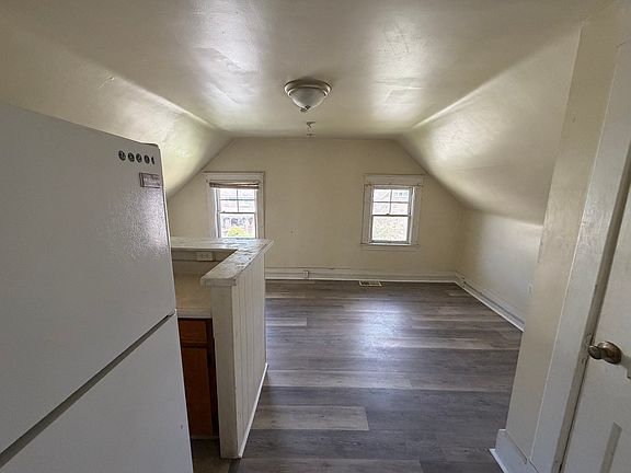 2nd image of 277 Crandall Ave Unit 3