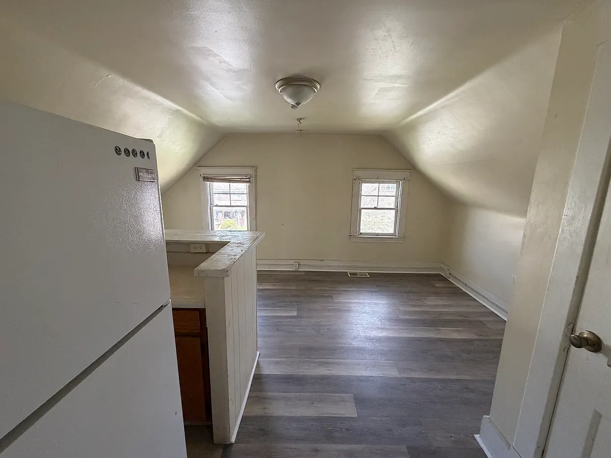 Building Photo - 277 Crandall Ave #3