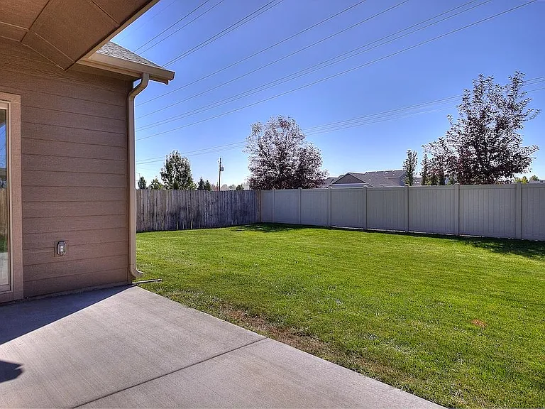 1365 E Yucca Cyn — Photo 28