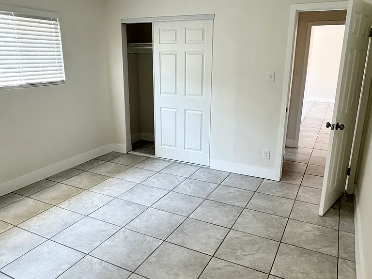 221 E Burnett St #5 — Photo 10