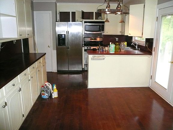 3rd image of 201 Timberwood Trce