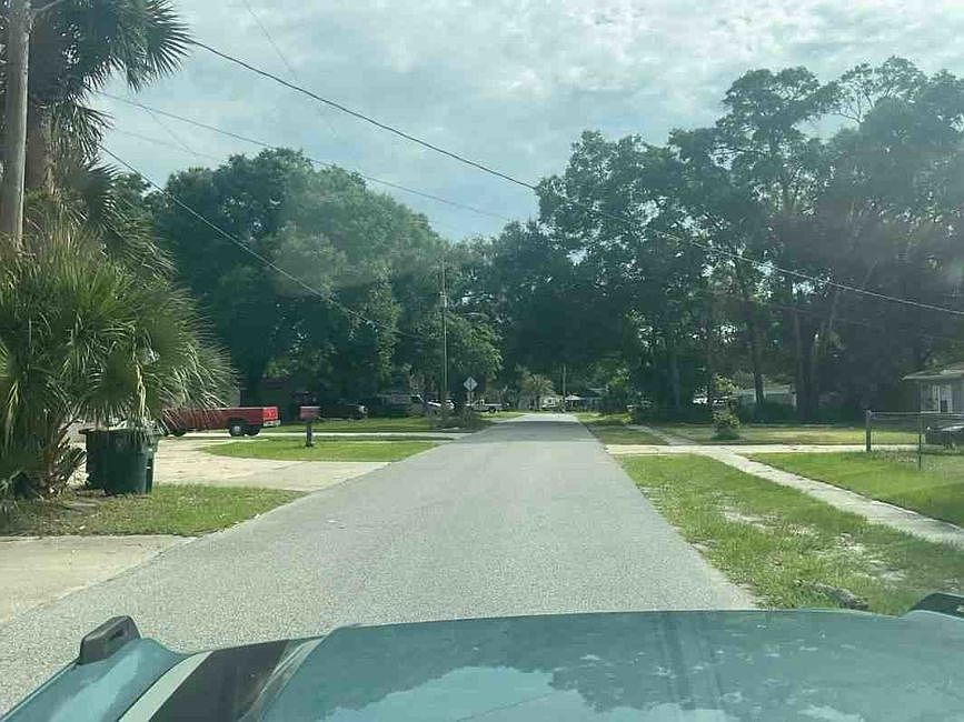 Exterior Neighborhood (street photo)