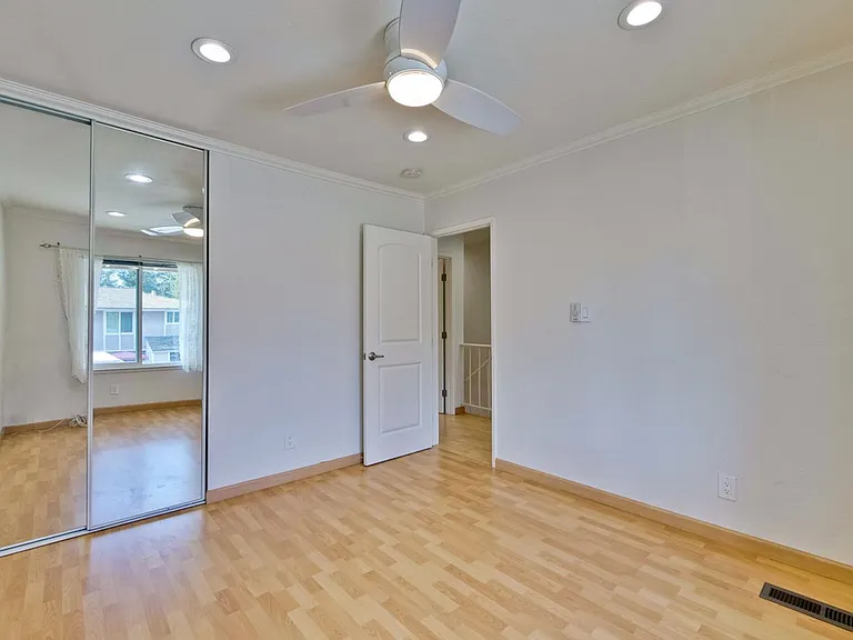 21099 Red Fir Ct — Photo 34