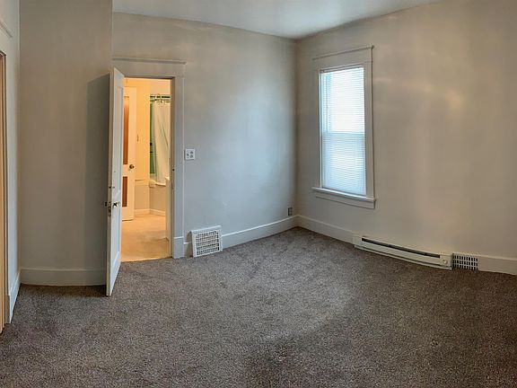 5th image of 1038 College St N APT 3