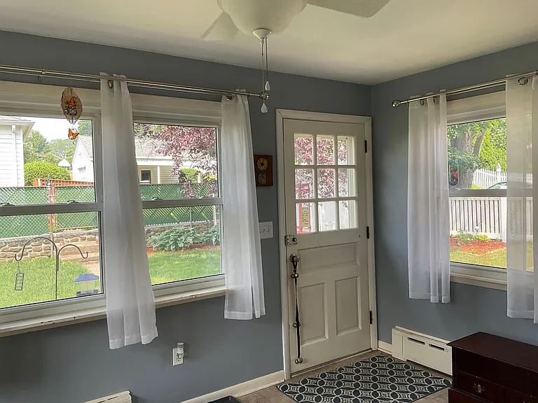 278 N Elm St — Photo 3