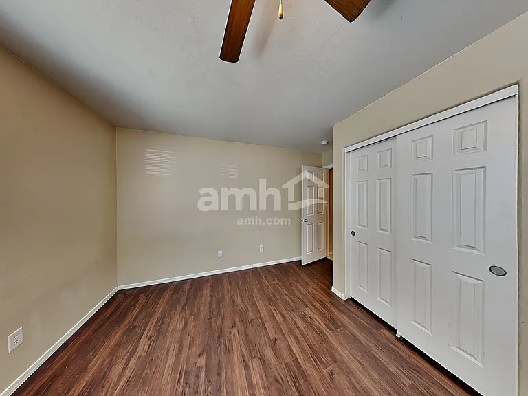 11369 W Lincoln St — Photo 15