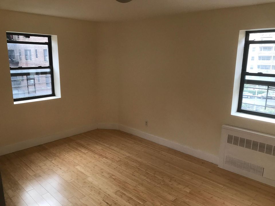 2nd image of 210 Brighton 15th St APT 4G