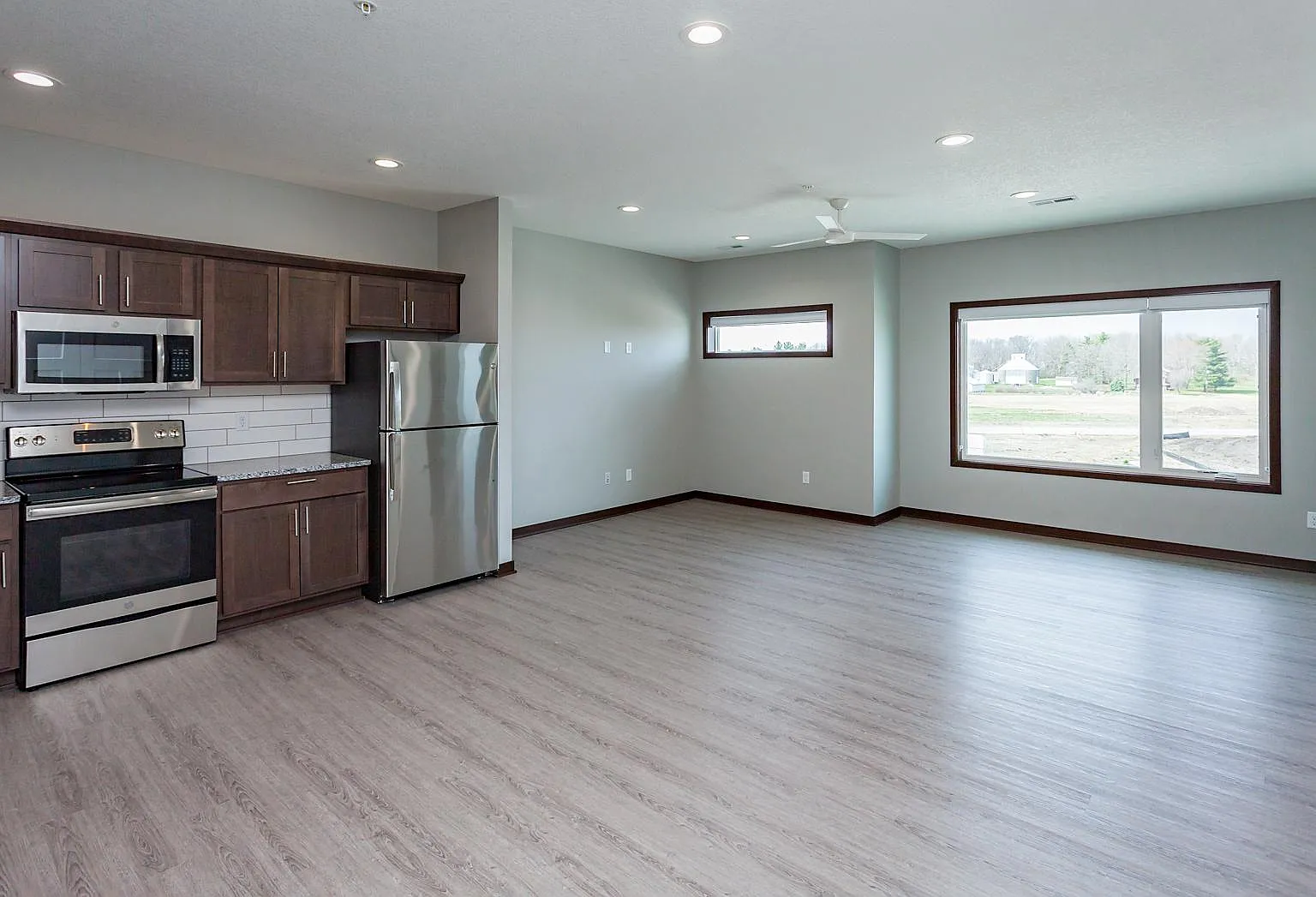2 bed, 2.5 bath, 1272 sqft, $1,525 — Photo 3