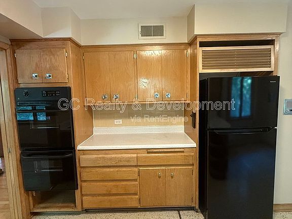 3rd image of 10650 S Claremont Ave Unit 2