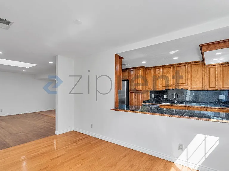 4562 Angeles Ave — Photo 9