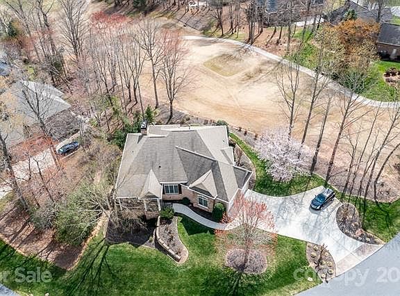 3rd image of 7619 Turnberry Ln