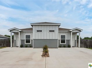 530 E Baxter St, Seguin, TX 78155