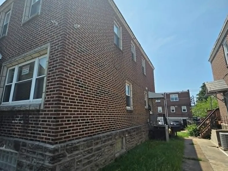 928 Disston St — Photo 22
