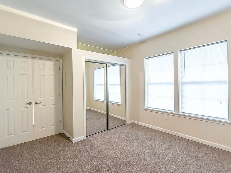Morton Mansions Apartments — Photo 9