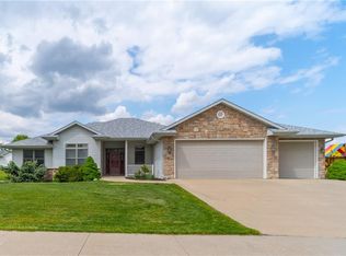 5970 Cardinal Ct, Pleasant Hill, IA 50327
