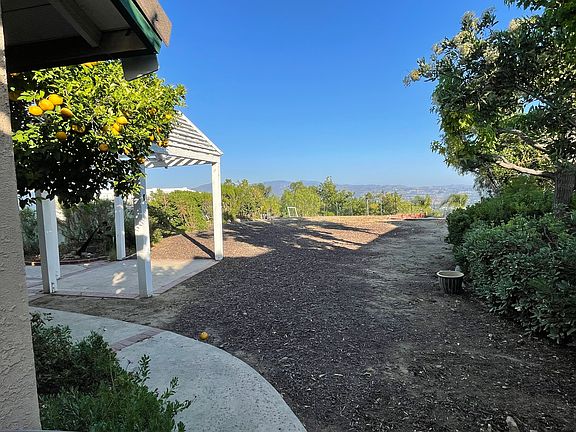 Side alley access to backyard