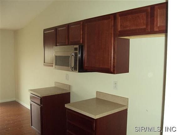 5th image of 46 Broadstone Dr
