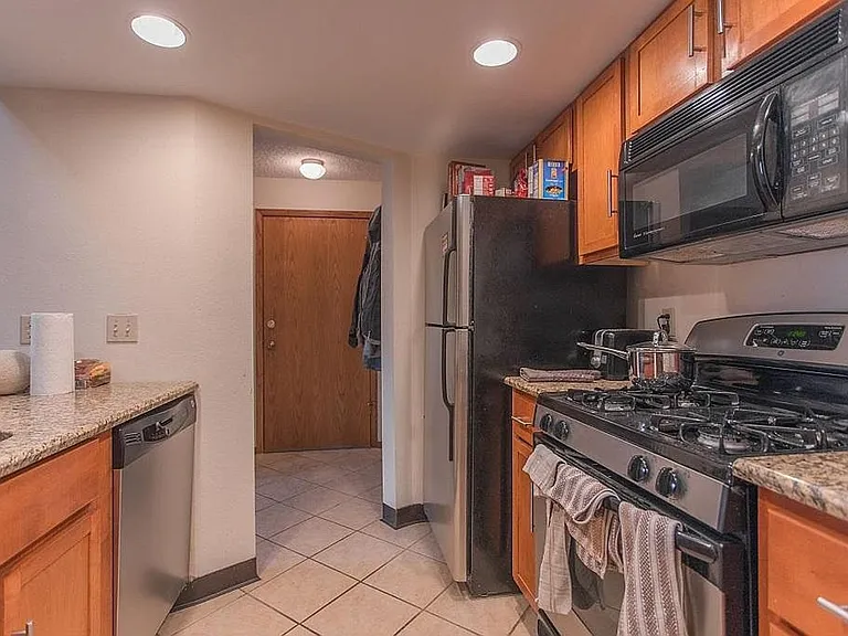 2960 Shadow Creek Dr #302 — Photo 4