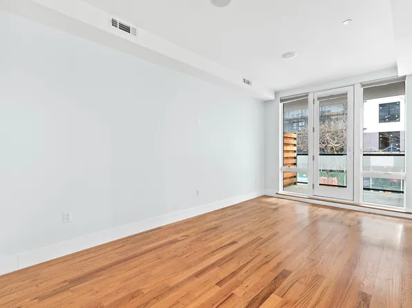 1059 Manhattan Avenue image 1 of 8