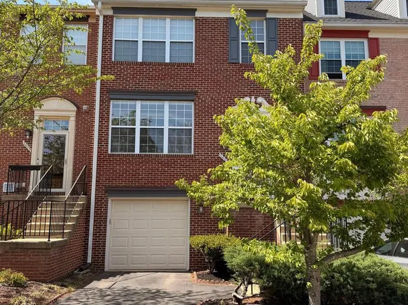 7405 Dunnington Pl, Alexandria, VA 22315