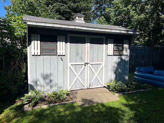 5th image of 81 Johnson Ave