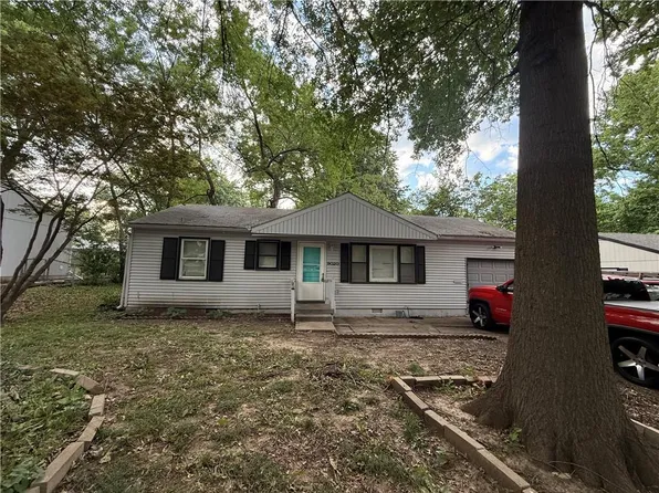 9020 E 74th Ter, Raytown, MO 64133