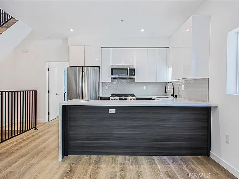 5235 Satsuma Ave — Photo 17