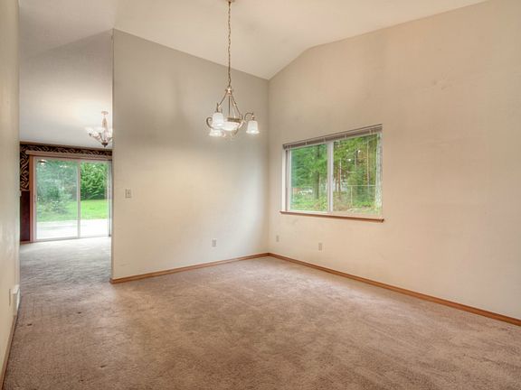 4th image of 13323 227th Street Ct E